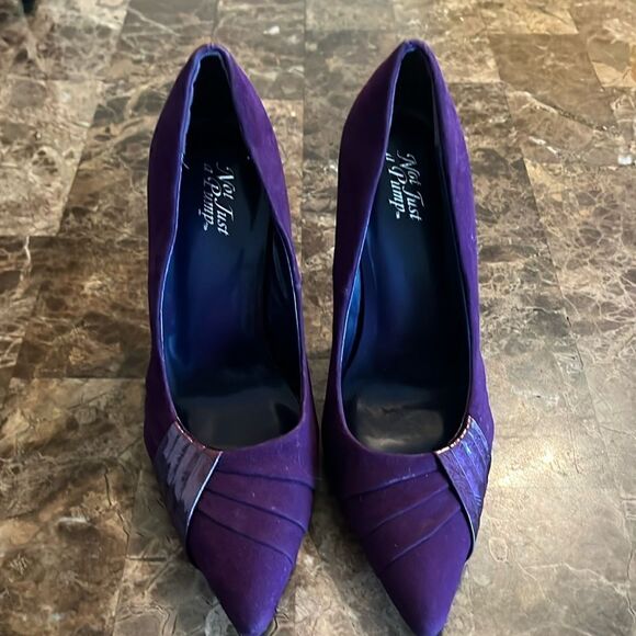 Not Just A Pump Women Shoes - Picture 1 of 7